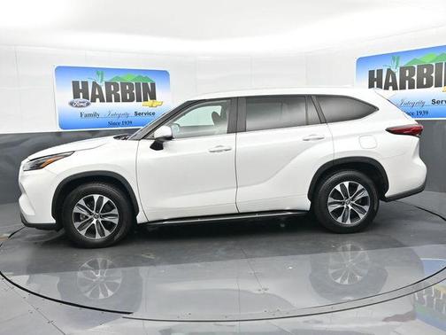 Pearl 2023 Toyota Highlander XLE