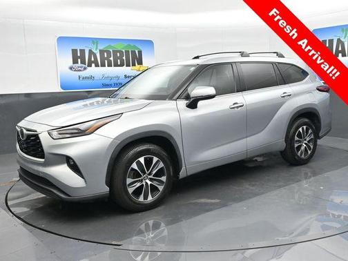 Celestial Silver Metallic 2021 Toyota Highlander XLE