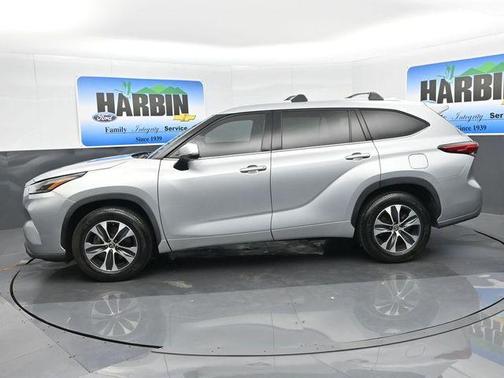 Celestial Silver Metallic 2021 Toyota Highlander XLE