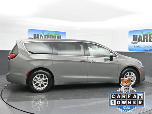 2023 Chrysler Pacifica Touring-L