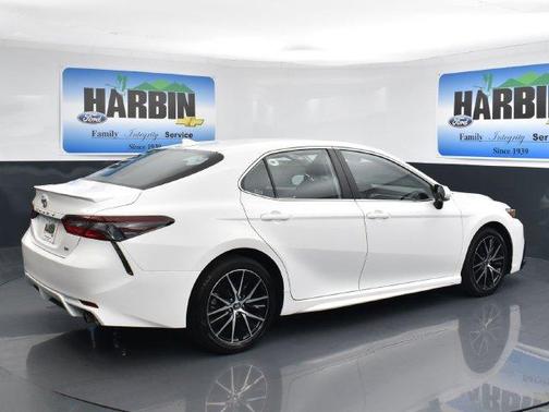 White 2022 Toyota Camry SE