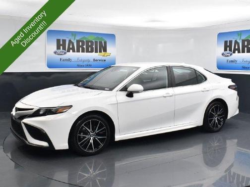 White 2022 Toyota Camry SE