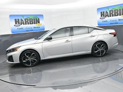 2025 Nissan Altima SR