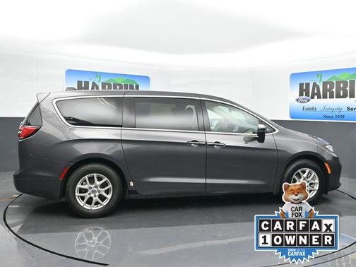 2023 Chrysler Pacifica Touring-L