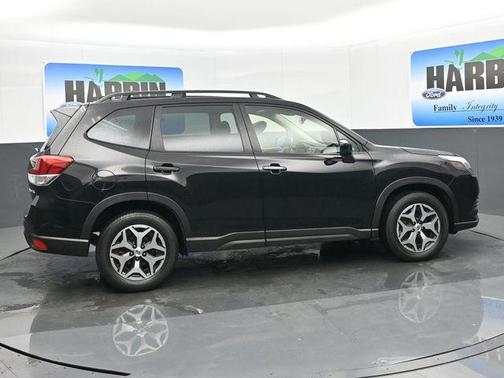 Crystal Black Silica 2023 Subaru Forester 2.5i Premium