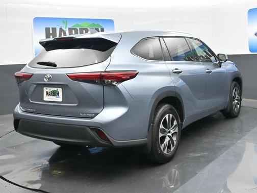 Moon Dust 2021 Toyota Highlander XLE