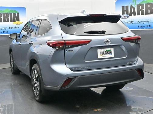 Moon Dust 2021 Toyota Highlander XLE