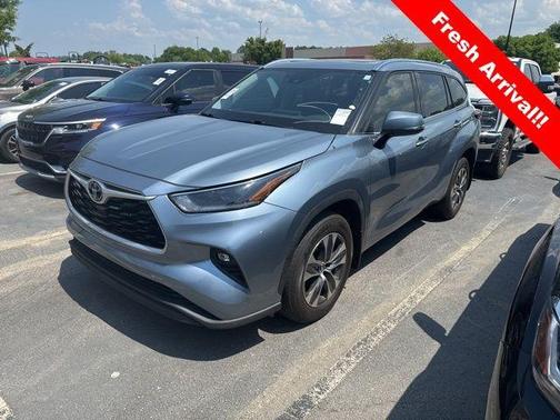 Moon Dust 2021 Toyota Highlander XLE