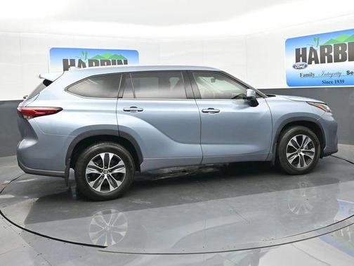 Moon Dust 2021 Toyota Highlander XLE