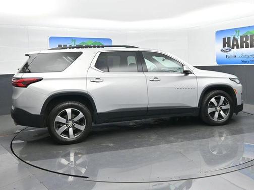 Silver Ice Metallic 2022 Chevrolet Traverse LT Leather