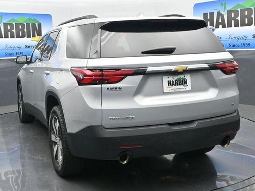 Silver Ice Metallic 2022 Chevrolet Traverse LT Leather
