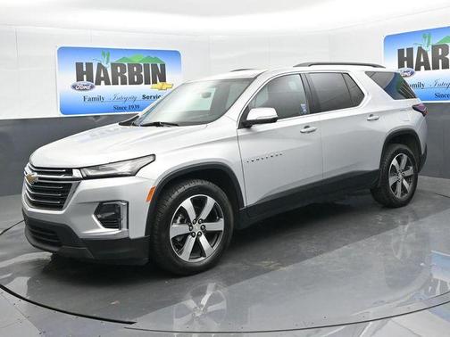 Silver Ice Metallic 2022 Chevrolet Traverse LT Leather