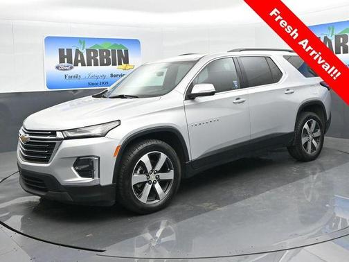 Silver Ice Metallic 2022 Chevrolet Traverse LT Leather