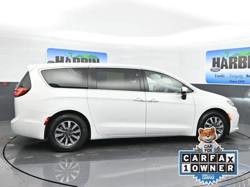 2023 Chrysler Pacifica Hybrid Touring L