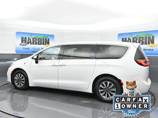2023 Chrysler Pacifica Hybrid Touring L