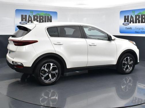 Snow White Pearl 2022 Kia Sportage LX