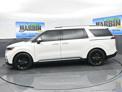 Snow White Pearl 2022 Kia Carnival SX