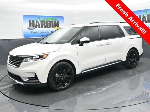 Snow White Pearl 2022 Kia Carnival SX