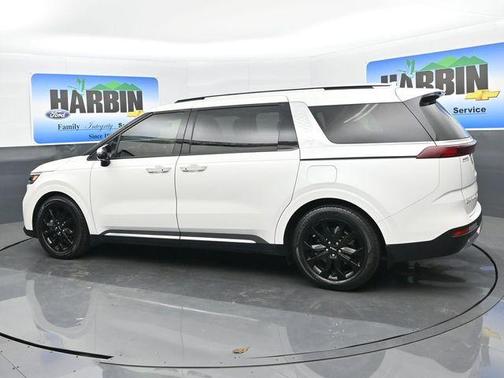 Snow White Pearl 2022 Kia Carnival SX