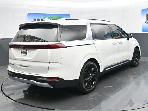 Snow White Pearl 2022 Kia Carnival SX