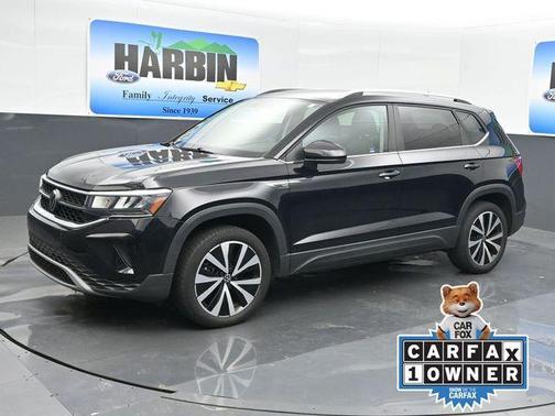 Deep Black Pearl Effect 2022 Volkswagen Taos 1.5T SE
