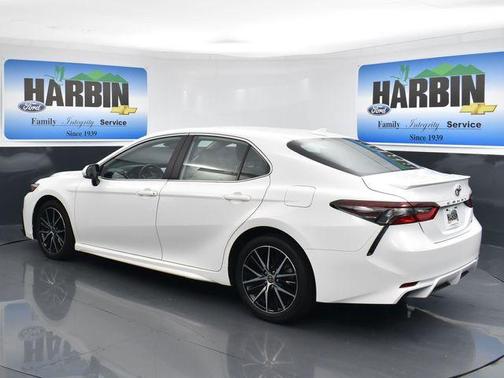 White 2022 Toyota Camry SE