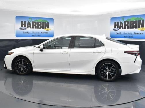 White 2022 Toyota Camry SE