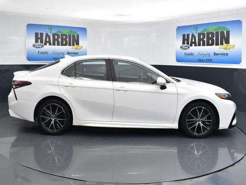 White 2022 Toyota Camry SE
