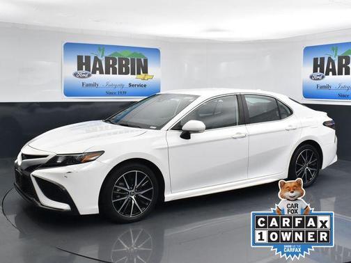 White 2022 Toyota Camry SE