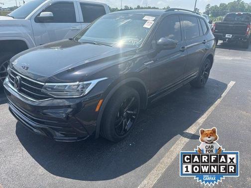 Deep Black Pearl Effect 2023 Volkswagen Tiguan 2.0T SE R-Line Black