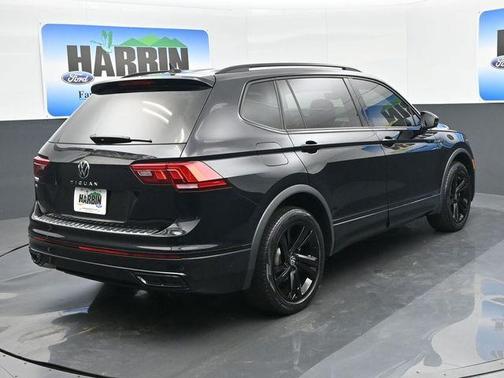 Deep Black Pearl Effect 2023 Volkswagen Tiguan 2.0T SE R-Line Black