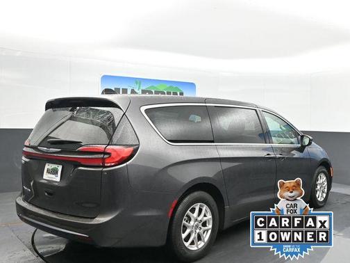 2023 Chrysler Pacifica Touring-L