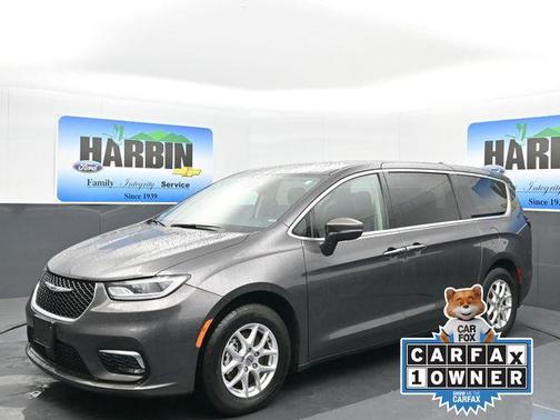 2023 Chrysler Pacifica Touring-L