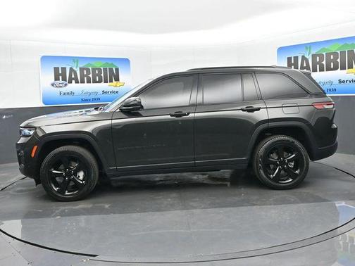 Rocky Mountain Pearlcoat 2023 Jeep Grand Cherokee Limited