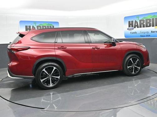 Ruby Flare Pearl 2022 Toyota Highlander XSE