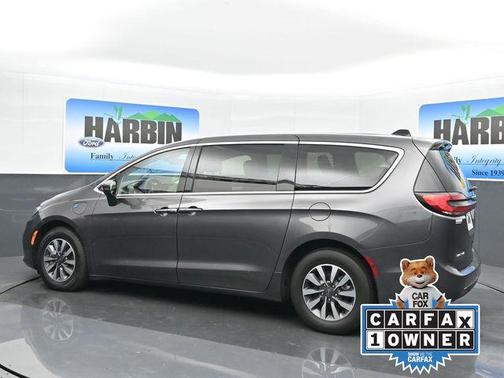 2023 Chrysler Pacifica Hybrid Touring L