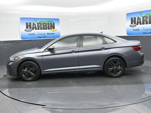 Platinum Gray Metallic 2024 Volkswagen Jetta 1.5T SE
