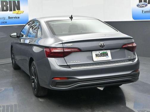 Platinum Gray Metallic 2024 Volkswagen Jetta 1.5T SE