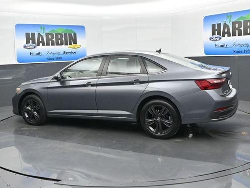 Platinum Gray Metallic 2024 Volkswagen Jetta 1.5T SE