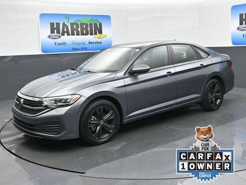 Platinum Gray Metallic 2024 Volkswagen Jetta 1.5T SE
