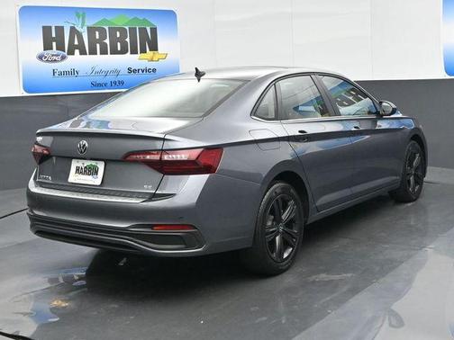 Platinum Gray Metallic 2024 Volkswagen Jetta 1.5T SE