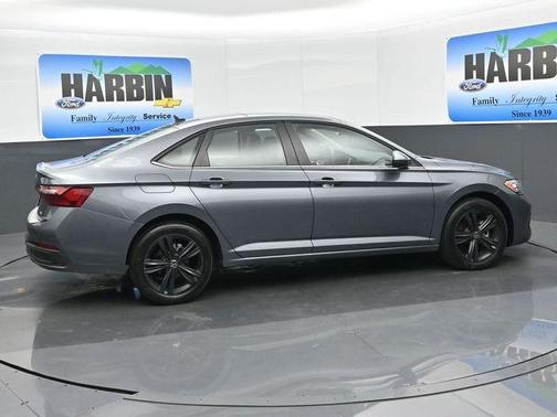 Platinum Gray Metallic 2024 Volkswagen Jetta 1.5T SE