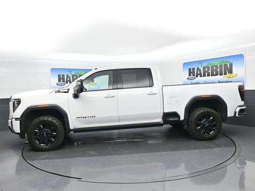 Summit White 2024 GMC Sierra 2500 AT4