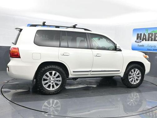 Blizzard Pearl 2013 Toyota Land Cruiser V8