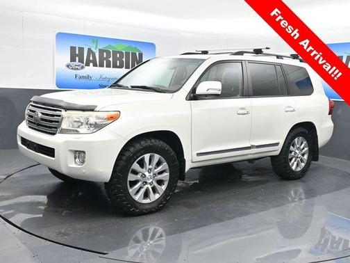 Blizzard Pearl 2013 Toyota Land Cruiser V8