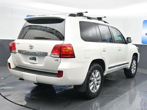 Blizzard Pearl 2013 Toyota Land Cruiser V8