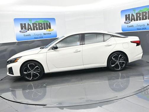 2025 Nissan Altima SR