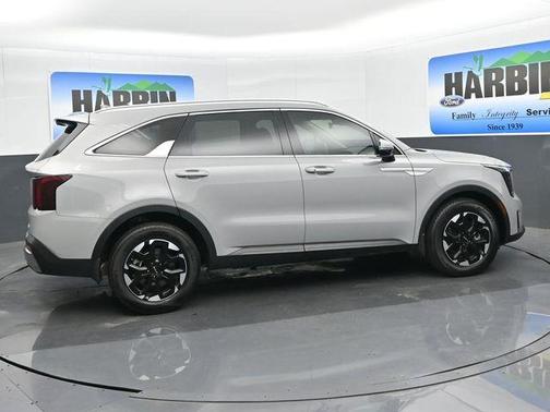 Gray 2025 Kia Sorento S