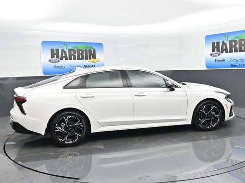 Snow White Pearl 2026 Kia K5 GT-Line