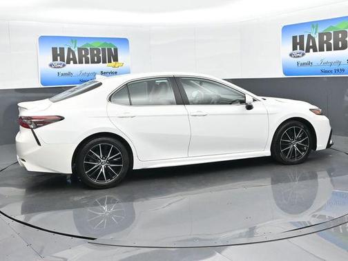 White 2022 Toyota Camry SE